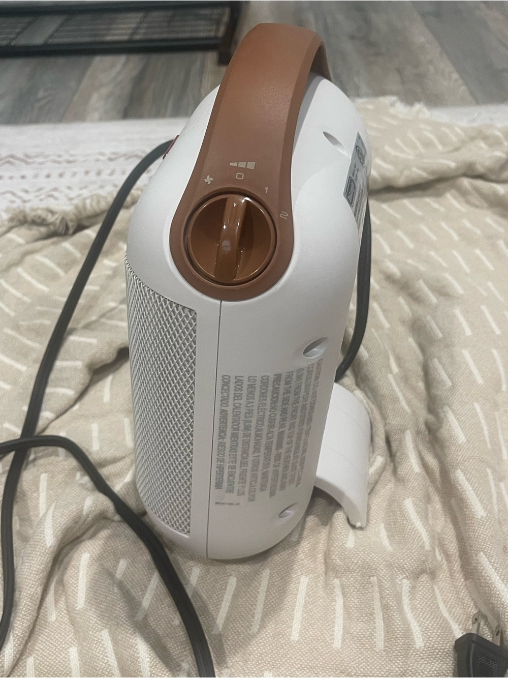 DeLonghi White Ceramic Space Heater with Carry Handle - Picture 4 of 5